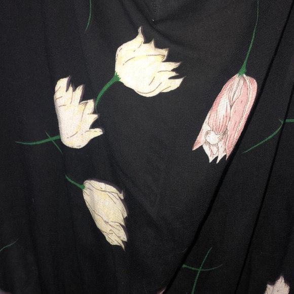 Urban Outfitters Floral Top - Picture 6 of 11